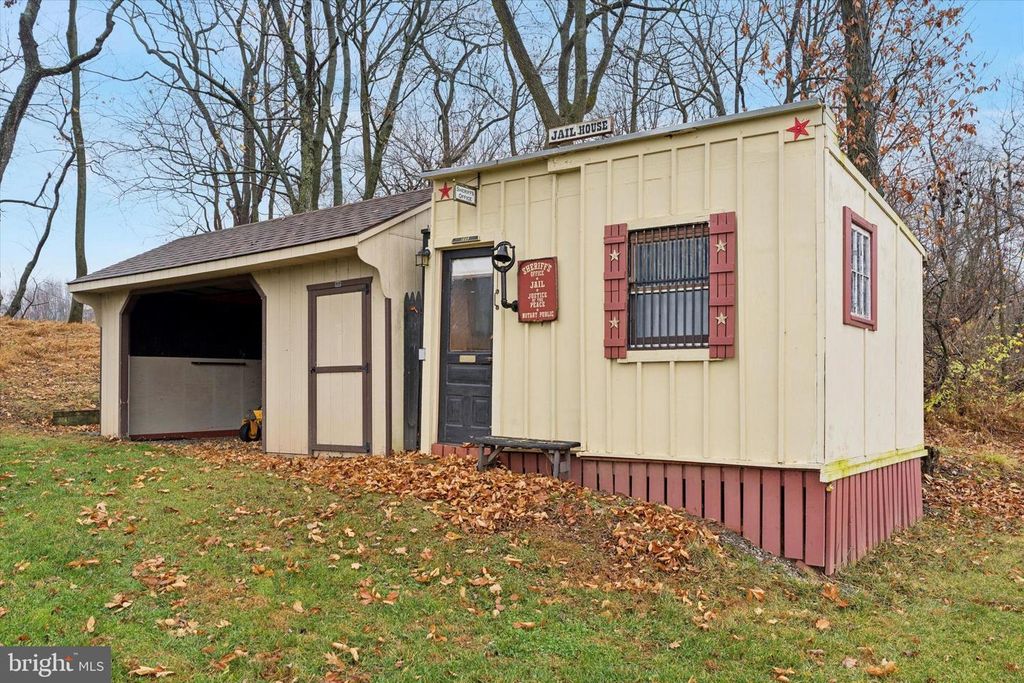 Image 33 of property listing at 1744 OLD SWEDE RD, Douglassville, PA 19518