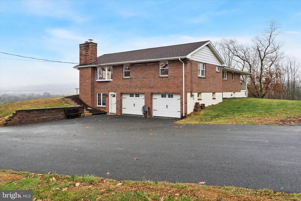 Image 39 of property listing at 1744 OLD SWEDE RD, Douglassville, PA 19518