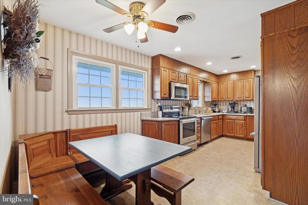 Image 7 of property listing at 1744 OLD SWEDE RD, Douglassville, PA 19518