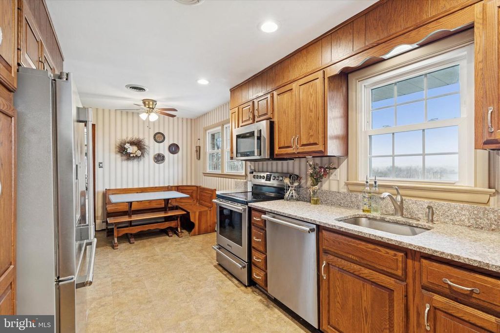 Image 9 of property listing at 1744 OLD SWEDE RD, Douglassville, PA 19518