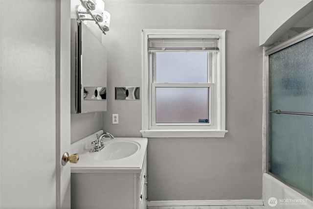 220 S 61st Street, Tacoma, WA 98408