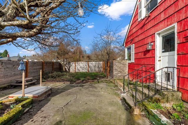 220 S 61st Street, Tacoma, WA 98408