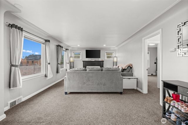 220 S 61st Street, Tacoma, WA 98408