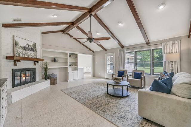 304 Chester Drive, Friendswood, TX 77546