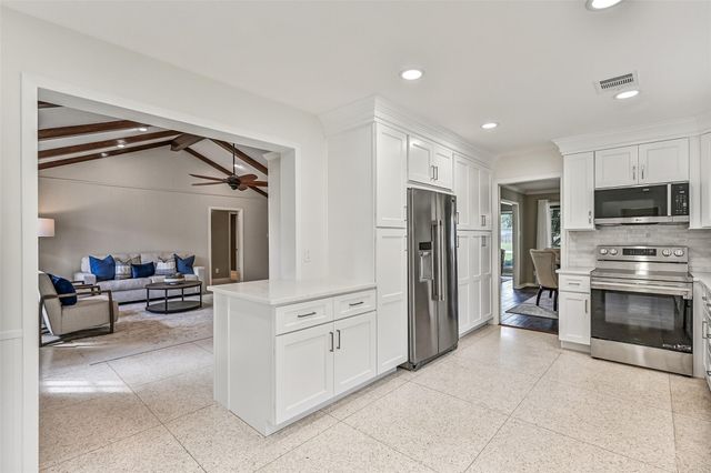 304 Chester Drive, Friendswood, TX 77546