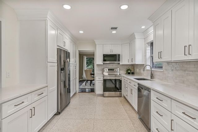 304 Chester Drive, Friendswood, TX 77546