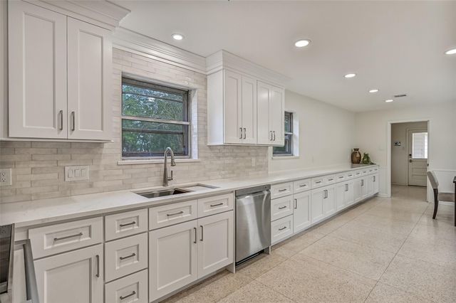 304 Chester Drive, Friendswood, TX 77546