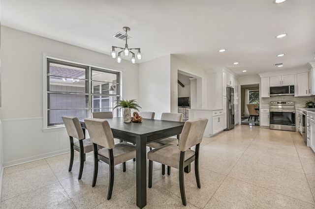 304 Chester Drive, Friendswood, TX 77546