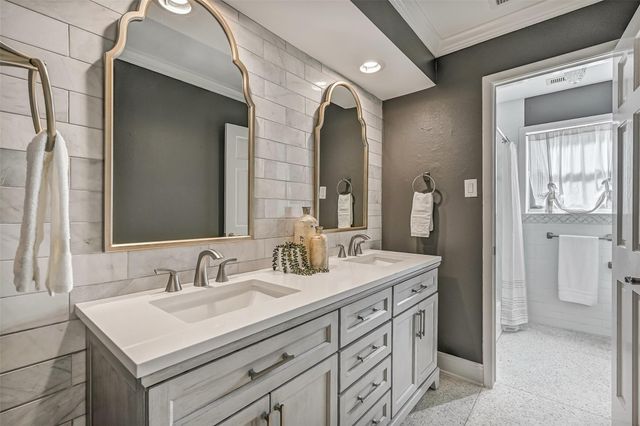 304 Chester Drive, Friendswood, TX 77546