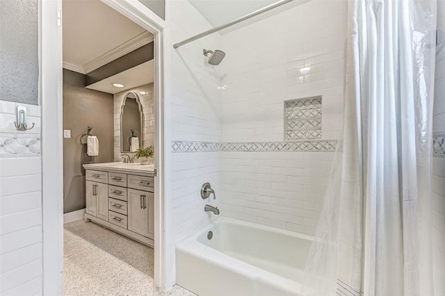 304 Chester Drive, Friendswood, TX 77546