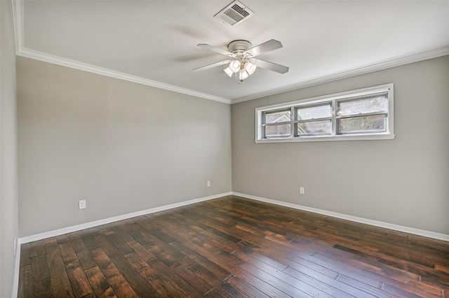 304 Chester Drive, Friendswood, TX 77546