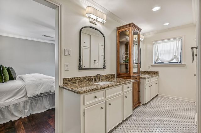 304 Chester Drive, Friendswood, TX 77546