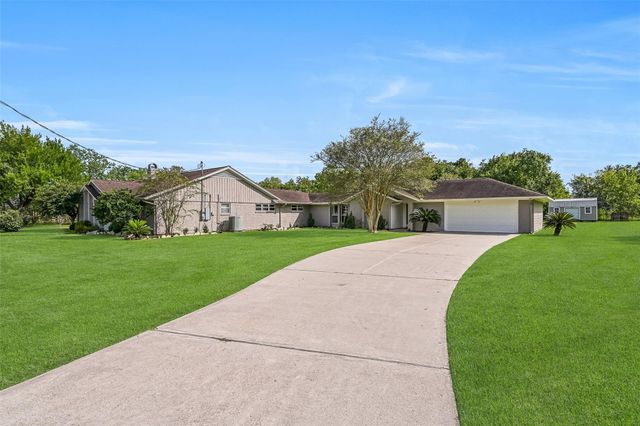 304 Chester Drive, Friendswood, TX 77546