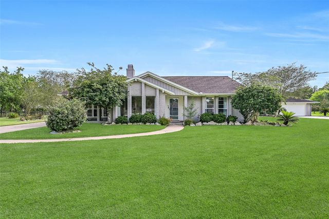 304 Chester Drive, Friendswood, TX 77546