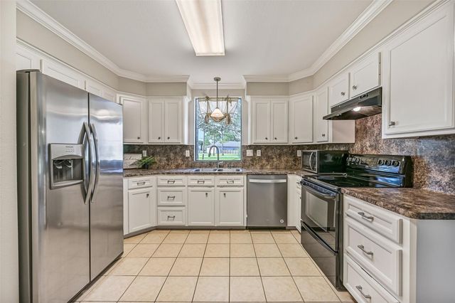 304 Chester Drive, Friendswood, TX 77546
