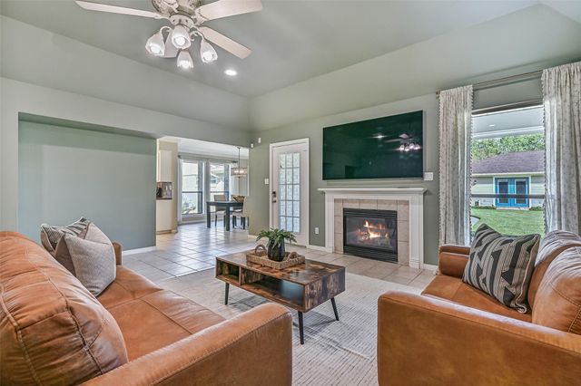 304 Chester Drive, Friendswood, TX 77546