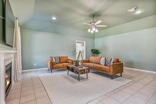 304 Chester Drive, Friendswood, TX 77546