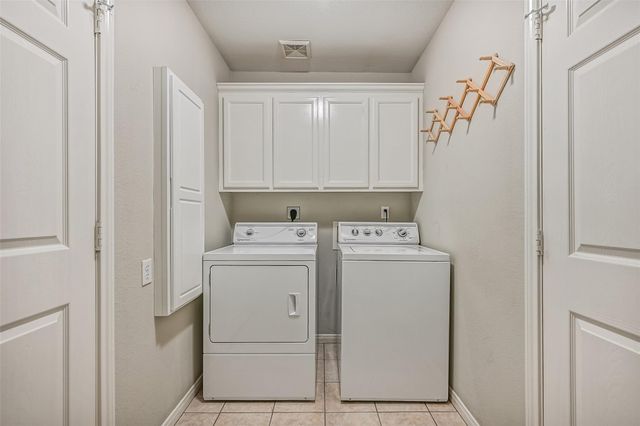 304 Chester Drive, Friendswood, TX 77546