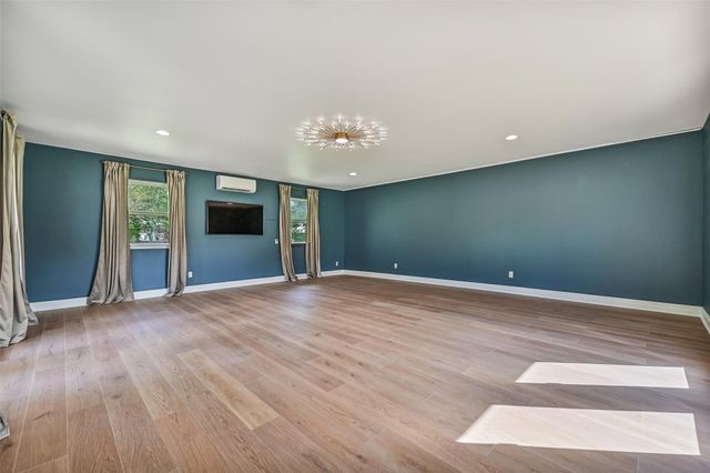 304 Chester Drive, Friendswood, TX 77546