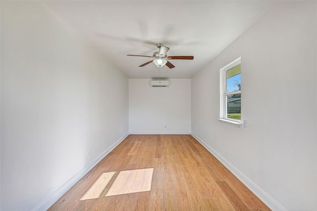 304 Chester Drive, Friendswood, TX 77546
