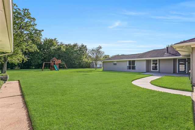 304 Chester Drive, Friendswood, TX 77546