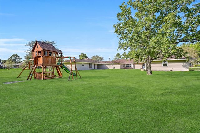 304 Chester Drive, Friendswood, TX 77546