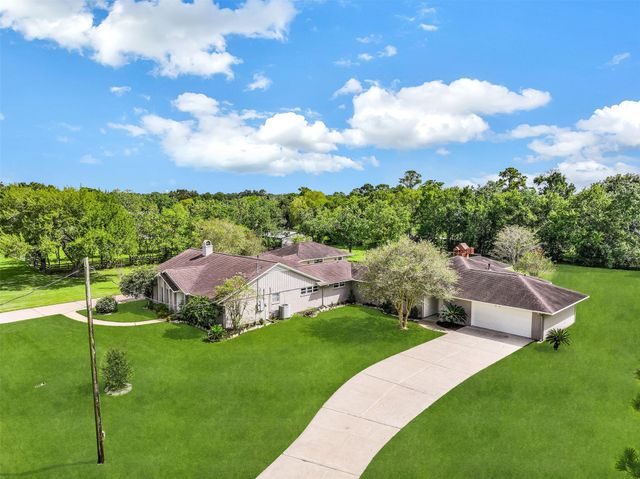 304 Chester Drive, Friendswood, TX 77546