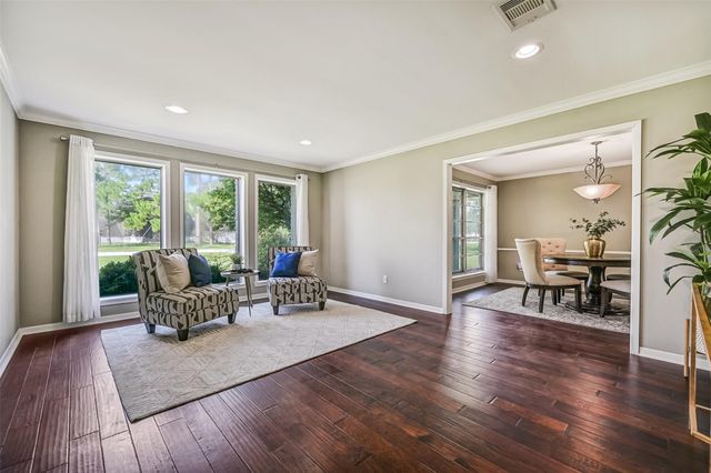 304 Chester Drive, Friendswood, TX 77546