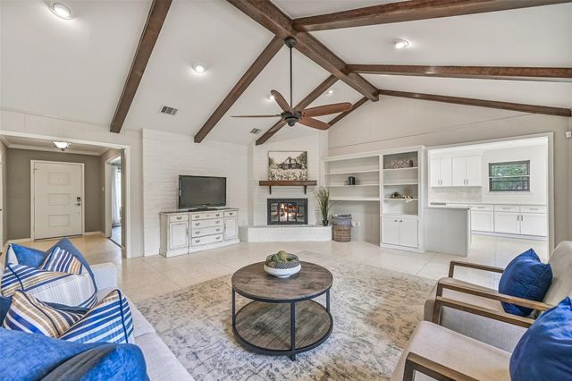 304 Chester Drive, Friendswood, TX 77546
