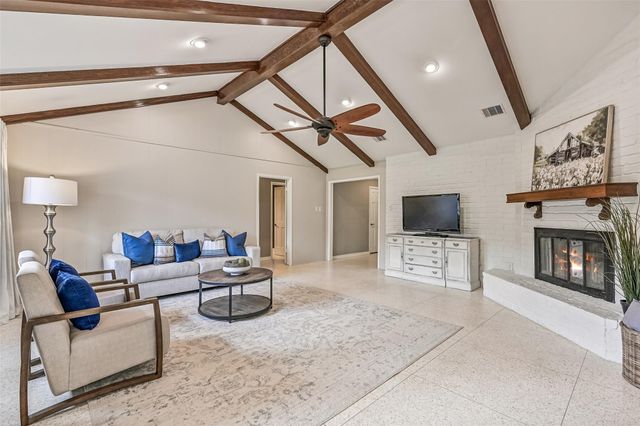 304 Chester Drive, Friendswood, TX 77546
