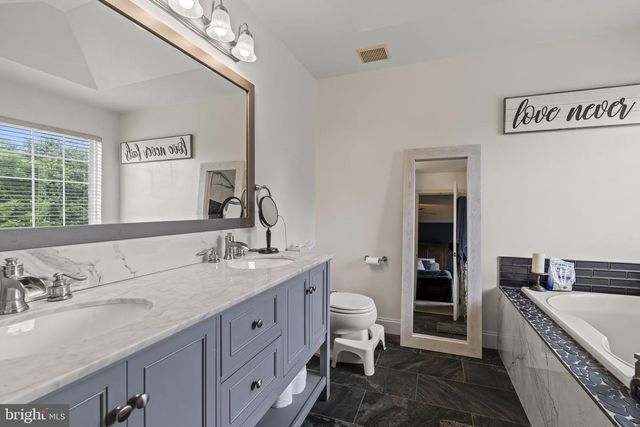 545 SAXON, West Deptford, NJ 08086