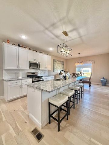 1097 W Franklin Court, Springfield, MO 65810