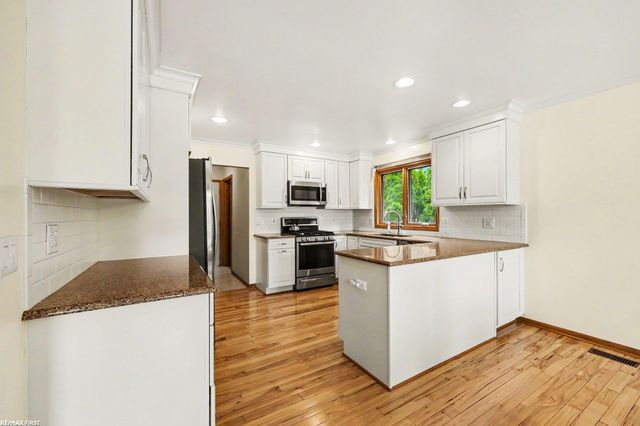 15916 French Creek Drive, Fraser, MI 48026