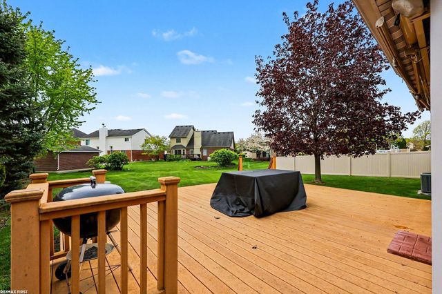 15916 French Creek Drive, Fraser, MI 48026
