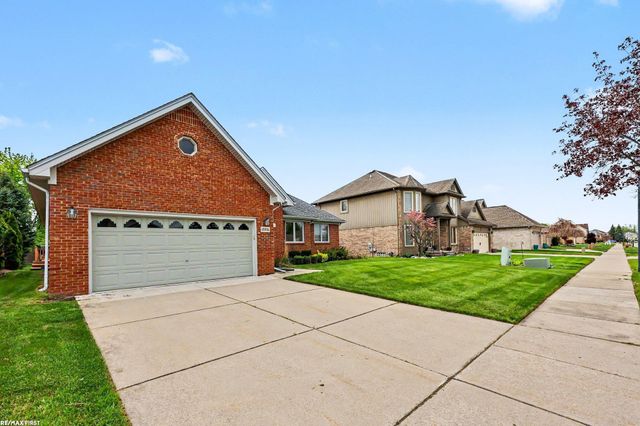 15916 French Creek Drive, Fraser, MI 48026
