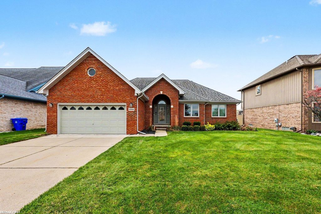 15916 French Creek Drive, Fraser, MI 48026