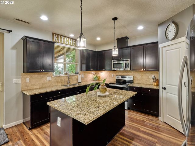 960 Ne CASCADIA RIDGE Dr, Estacada, OR 97023