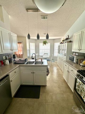 4806 Oscar Ln, Pace, FL 32571