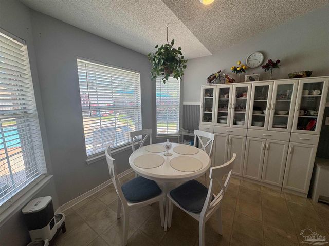 4806 Oscar Ln, Pace, FL 32571