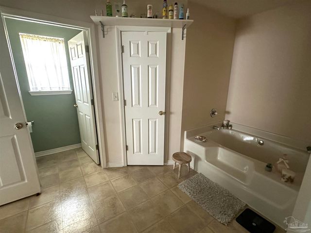 4806 Oscar Ln, Pace, FL 32571