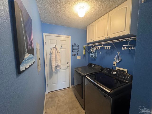 4806 Oscar Ln, Pace, FL 32571