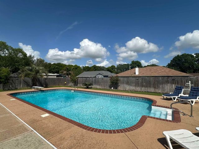 4806 Oscar Ln, Pace, FL 32571