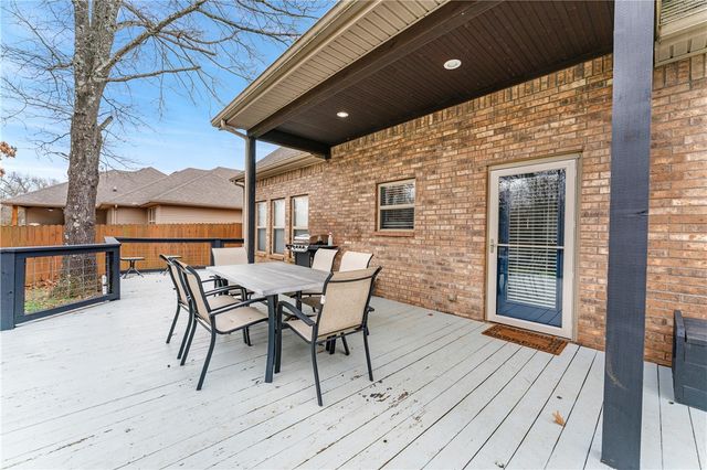 6 Worlaby Drive, Bella Vista, AR 72715