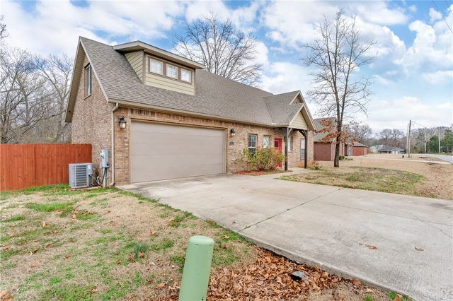 6 Worlaby Drive, Bella Vista, AR 72715