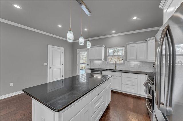 6 Worlaby Drive, Bella Vista, AR 72715