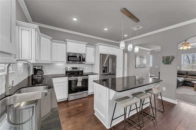 6 Worlaby Drive, Bella Vista, AR 72715