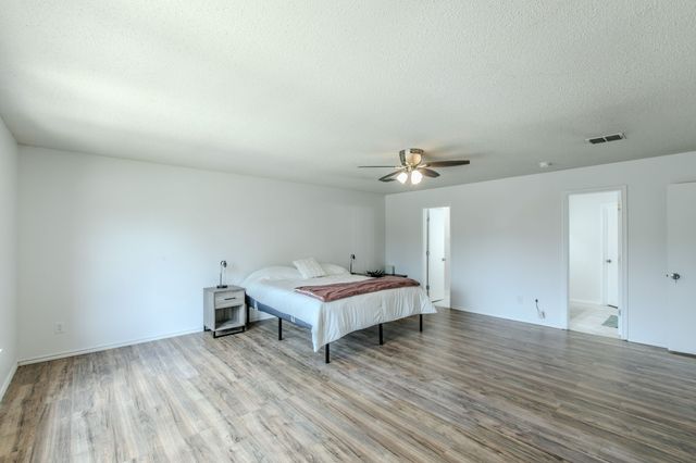 3148 Pine Valley Drive, Grand Prairie, TX 75052