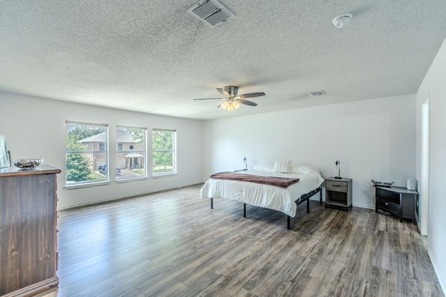 3148 Pine Valley Drive, Grand Prairie, TX 75052