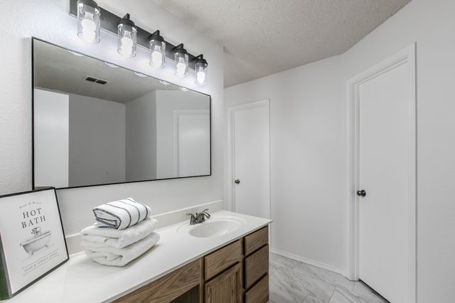 3148 Pine Valley Drive, Grand Prairie, TX 75052