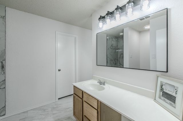 3148 Pine Valley Drive, Grand Prairie, TX 75052